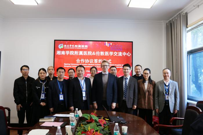 英國醫(yī)學交流中心來訪，促進中英醫(yī)學國際交流1 (3).jpg