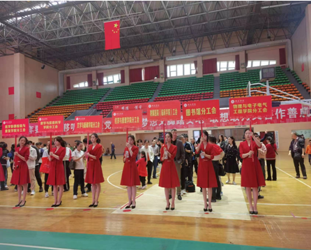 我院在湘南學(xué)院第四屆教職工乒乓球團(tuán)體賽中勇奪桂冠