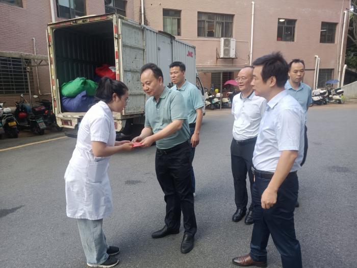 溫暖傳遞：醫(yī)院領(lǐng)導情系受災(zāi)職工