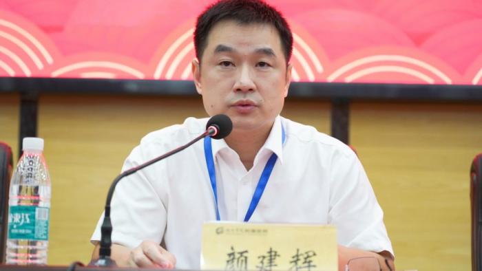 湘南學(xué)院附屬醫(yī)院（臨床學(xué)院）舉辦慶祝第40個教師節(jié)暨優(yōu)秀教師表彰大會1 (2).jpg