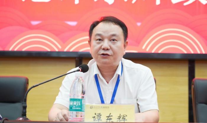 湘南學(xué)院附屬醫(yī)院（臨床學(xué)院）舉辦慶祝第40個教師節(jié)暨優(yōu)秀教師表彰大會1 (3).jpg