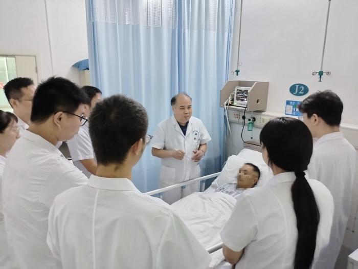 湘南名醫(yī)胡久葉：“消”疾“化”病  “鏡”無止境1 (2).jpg