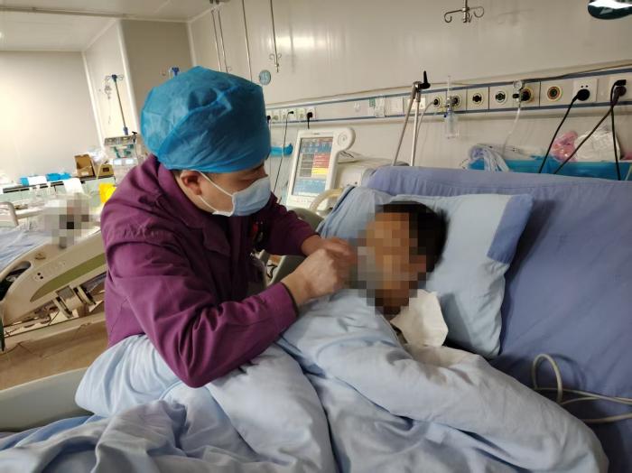 72小時(shí)生死時(shí)速：透析老人遭“超級(jí)細(xì)菌”侵襲，三甲醫(yī)院逆轉(zhuǎn)危局1 (1).jpg