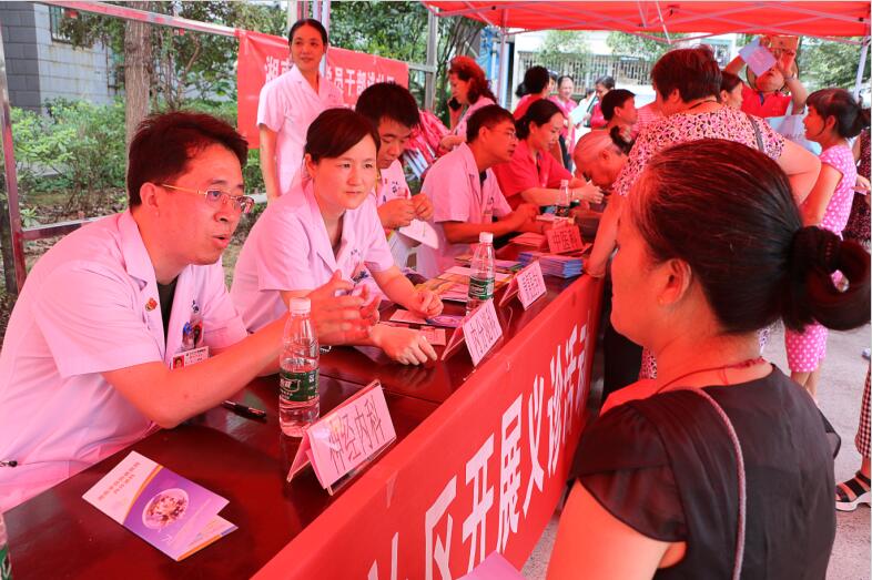 黨員亮身份進(jìn)社區(qū) 以實際行動踐行“兩學(xué)一做”