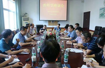 學(xué)校領(lǐng)導(dǎo)來院進(jìn)行教師節(jié)慰問座談