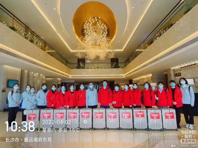 【盡銳出戰(zhàn) 迎疫而上】隔離不隔愛！隔離點里有溫情