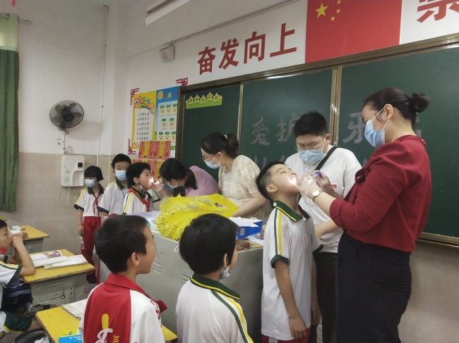 湖南省牙防辦兒童口腔疾病綜合干預(yù)項(xiàng)目督導(dǎo)組來郴檢查指導(dǎo)