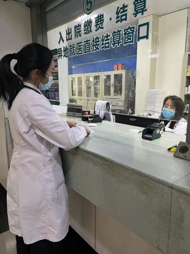 拒收紅包顯醫(yī)德 錦旗送給好醫(yī)生
