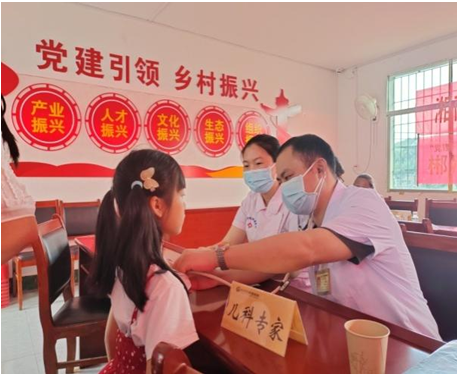 我院開展“童心同行，守護(hù)健康”主題黨日義診活動